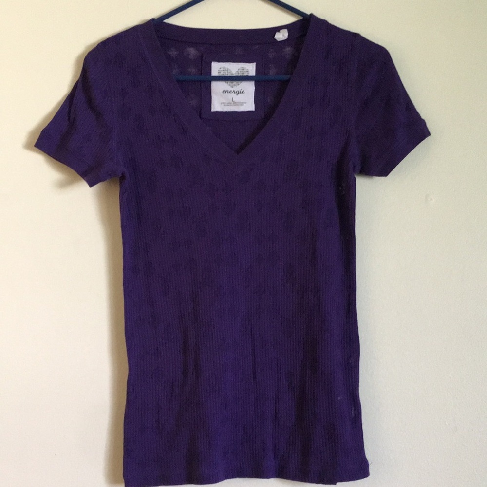 Energie Skull Pattern V-Neck T-shirt. Jr’s - Large.